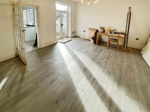 Second Reception Room/Diner - click for photo gallery